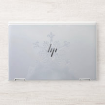 冬の森の小さな雪の結晶