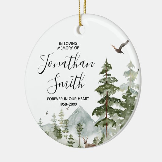 冬の森の松の木を愛の記憶に セラミックオーナメント (左)