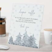 冬の森の雪の赤ちゃんシャワーおむつラッフルサイン 台座サイン (インサイチュ)