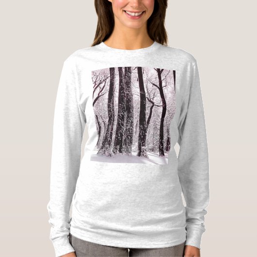 冬の森の雪景色 Tシャツ (正面)
