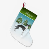 冬の森の黒イタリアンと白のグレイハウンド スモールクリスマスストッキング (正面 (吊り時))