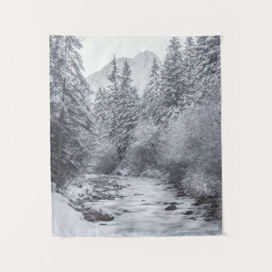 冬の森モジュストラナを流れる川 タペストリー (正面)