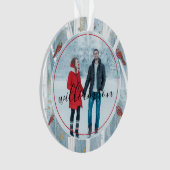 冬の森林樺の木及び赤く基本的な写真 オーナメント (正面)