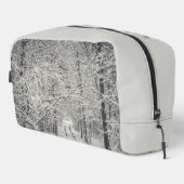 冬の森林歩道を探索する ドップキット (右コーナー)