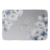 冬の水色フローラモノグラムパーソナライズされた バスマット (正面)