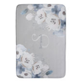 冬の水色フローラモノグラムパーソナライズされた バスマット (正面縦)