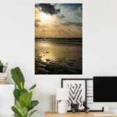 冬の波に乗った孤独なサーファー ポスター (ホームオフィス)