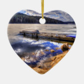 冬の湖とカヤックの荒野の風景 セラミックオーナメント (正面)