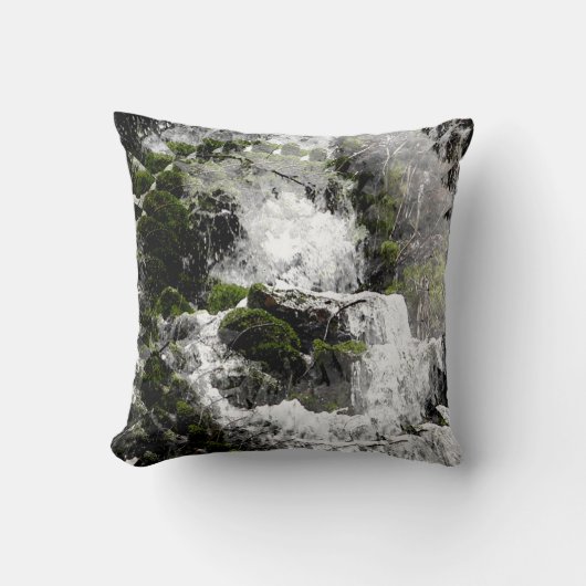 冬の滝….. クッション (正面)