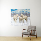 冬の牧草地の白い四分の馬 タペストリー (インサイチュ(横))