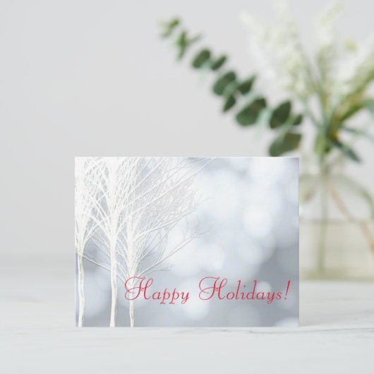 冬の白い素朴な木のホリデー ポストカード (スタンド正面)