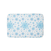 冬の白かわいらしに青いクリスマスの雪 バスマット (正面)