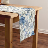 冬の白のきらびやかで青い花柄 ショートテーブルランナー (インサイチュ)