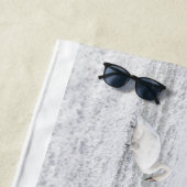 冬の白灰色の白鳥エレガントたち ビーチタオル (インサイチュ)