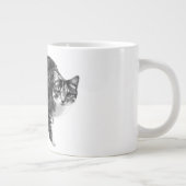 冬の窓辺のタビー猫の輝き ジャンボコーヒーマグカップ (右)