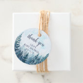 冬の素朴な松の木の森のベビーシャワー フェイバータグ (インサイチュ)