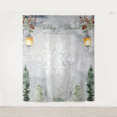 冬の素朴な松の木 ランタンのウェディング フォト タペストリー (正面)