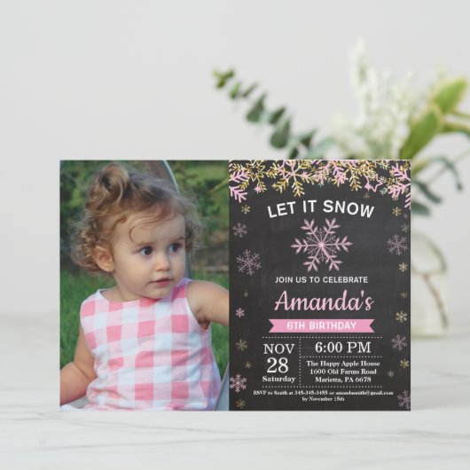 冬の素朴スノーフレークピンク金ゴールドガール誕生日 招待状 (スタンド正面)