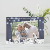 冬の素朴青い納屋の木の光の写真 シーズンカード (スタンド正面)