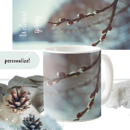 冬の終わりにカチキンを持つプッシー柳の枝 コーヒーマグカップ