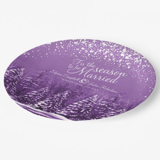 冬の結婚式の松の木の湖パープルアート ペーパープレート (アングル)