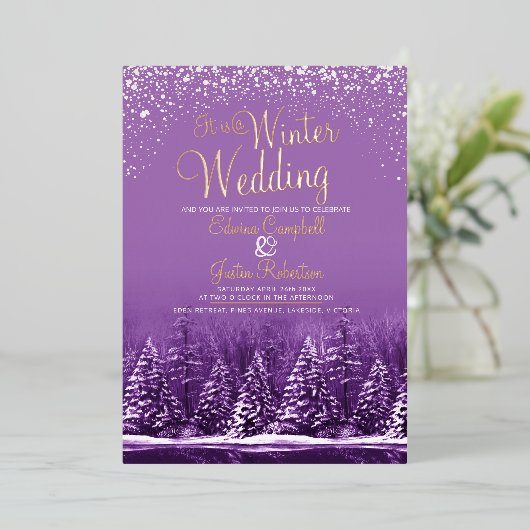 冬の結婚式の松の木の紫の芸術 箔招待状 (立ち正面)