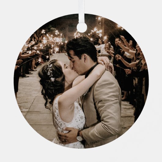 冬の結婚式の水の色の松のコーンの果実 メタルオーナメント (裏面)