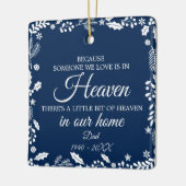 冬の緑の天国で撮影したネイビーブルー セラミックオーナメント (左)