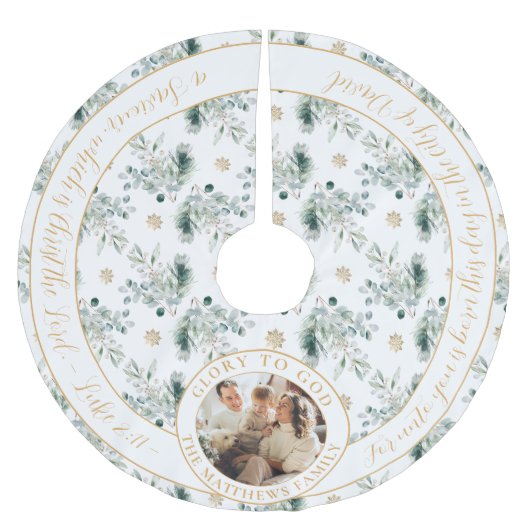 冬の緑の家族の写真宗教的なクリスマス ブラッシュドポリエステルツリースカート (正面)