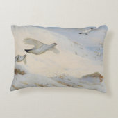 冬の羽毛のライチョウが雪を飛び越える アクセントクッション (裏面)