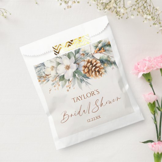 冬の花と松の木のウェディングシャワー フェイバーバッグ (封をした状態)