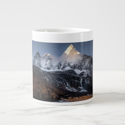 冬の荒野の山の風景マグカップ ジャンボコーヒーマグカップ (正面)