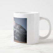 冬の荒野の山の風景マグカップ ジャンボコーヒーマグカップ (右)