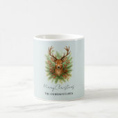 冬の葉とともに描かれた、荒々しい森の鹿の頭部 -  コーヒーマグカップ (中央)