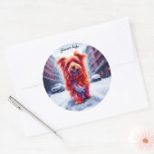 冬の街並みに愛らしい霜の降りた通り犬 ラウンドシール (封筒)