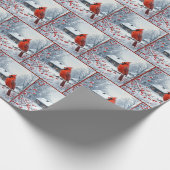 冬の赤いカーディナルが赤い実の付いた枝に止まっている ラッピングペーパー (角)