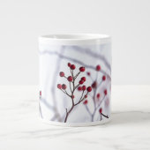 冬の赤い果実ホワイトスノー ジャンボコーヒーマグカップ (正面)