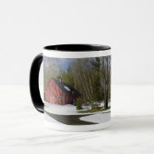 冬の赤い納屋 マグカップ (正面左)