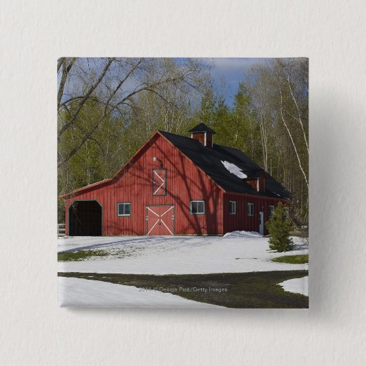 冬の赤い納屋 缶バッジ (正面)