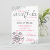 冬の赤ちゃんシャワー招待状 – ピンクのスノーフレーク 招待状 (スタンド正面)
