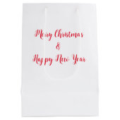 冬の赤トラックの木の家族メリークリスマス ミディアムペーパーバッグ (裏面)