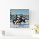 冬の農園で黒いアパロオーサの馬 スクエア壁時計 (ホーム)