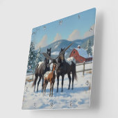 冬の農園で黒いアパロオーサの馬 スクエア壁時計 (傾斜)