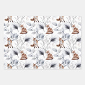 冬の野生動物キツネの鳥たちが季節の緑を見る ラッピングペーパーシート (正面)
