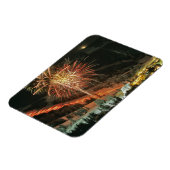 冬の間のトーチライトパレードと花火 マグネット (左側)