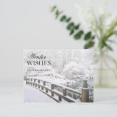 冬の雪が庭で日本の降る ポストカード (スタンド正面)