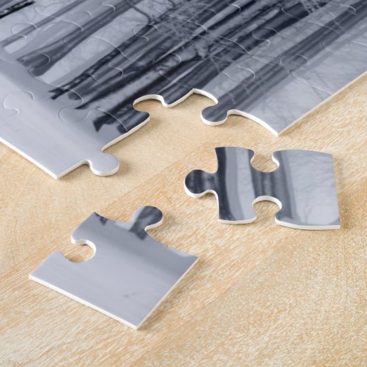 冬の雪が積もった黒と白の木 ジグソーパズル (側面)