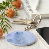 冬の雪が降る可愛い北極キツネ キーホルダー (側面)