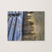 冬の雪が降る日の出の農場 ジグソーパズル (横)