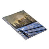 冬の雪が降る日の出の農場 ノートブック (右側)